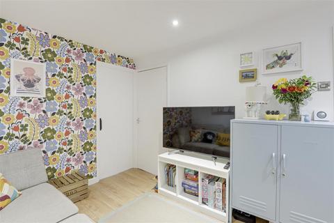 3 bedroom flat for sale, Beckett Court, Gedling NG4