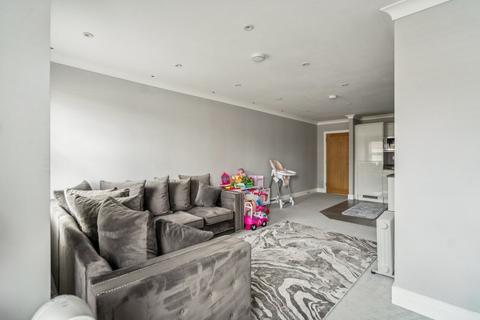 2 bedroom apartment to rent, The Broadway, Farnham Common, SL2