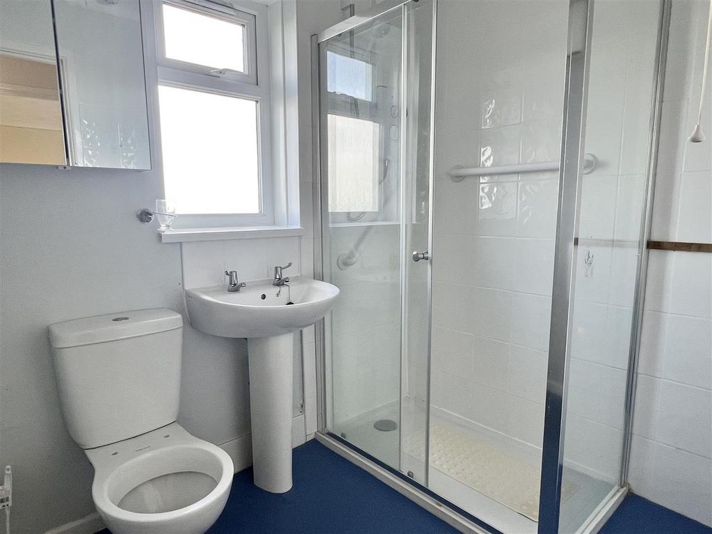 Shower Room: