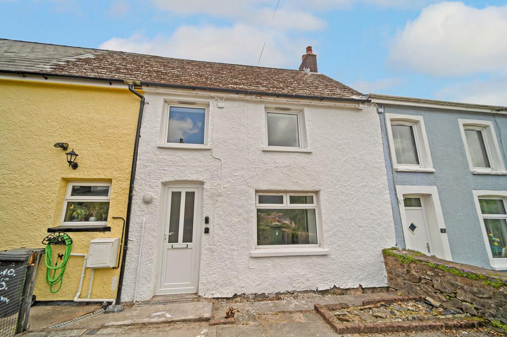 Navigation Road, Risca, NP11 3 bed terraced house for sale - £165,000
