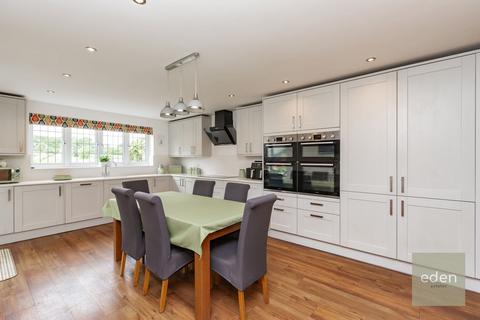 15 Pitfield Drive, Meopham, Gravesend, DA13 0AY