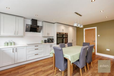 15 Pitfield Drive, Meopham, Gravesend, DA13 0AY