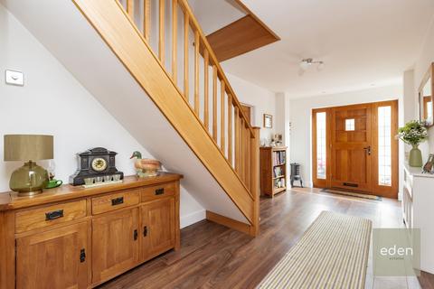 15 Pitfield Drive, Meopham, Gravesend, DA13 0AY