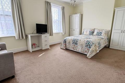 5 Connaught Road, Littlehampton, BN17 6ER
