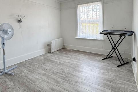 5 Connaught Road, Littlehampton, BN17 6ER