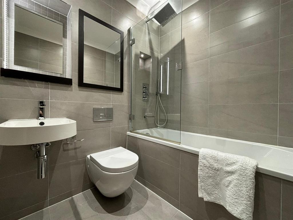 Bathhttps://login2.vebraalto.com/#room 4.jpg