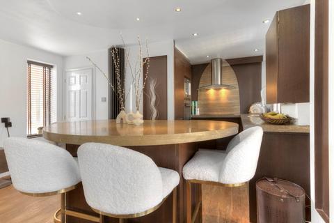 27 Codling Close, London, E1W 2UX
