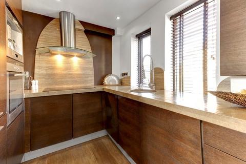 27 Codling Close, London, E1W 2UX