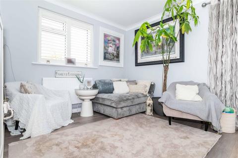 2 bedroom flat for sale, Rugby Road, Worthing