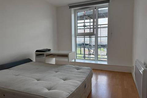 1 bedroom in a house share to rent, Adelaide Road, Belsize Park