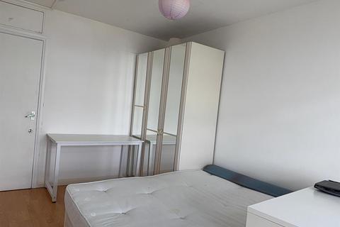 1 bedroom in a house share to rent, Adelaide Road, Belsize Park