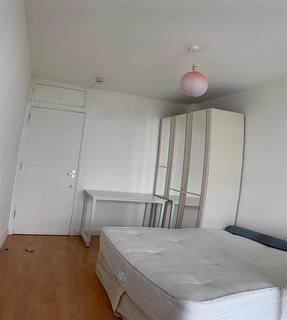 1 bedroom in a house share to rent, Adelaide Road, Belsize Park