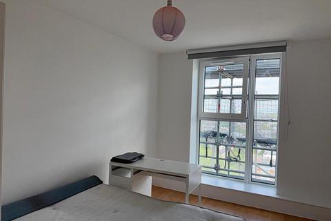 1 bedroom in a house share to rent, Adelaide Road, Belsize Park