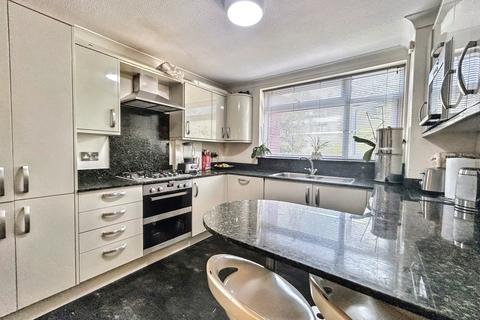 3 bedroom flat for sale, Canford Cliffs