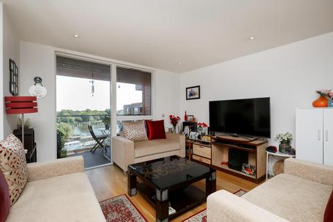 3 bedroom flat for sale, Malthouse Court, Brentford
