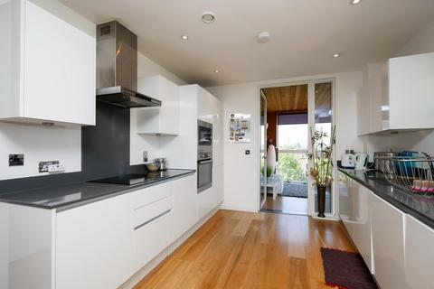 3 bedroom flat for sale, Malthouse Court, Brentford