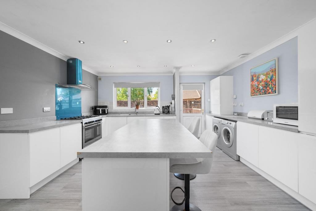 Kitchen / Dining Area