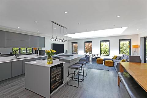 5 bedroom detached house for sale, 11 Millside Way, Halifax, HX3 9JU