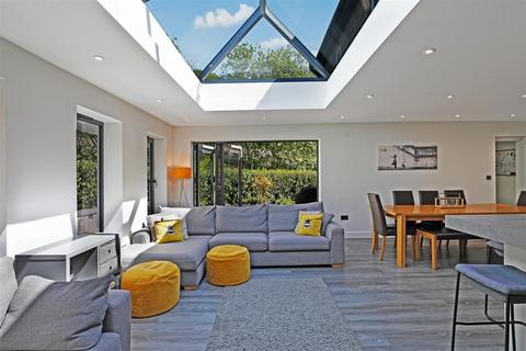 5 bedroom detached house for sale, 11 Millside Way, Halifax, HX3 9JU