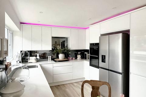 undefined, Cliff Gardens, Telscombe Cliffs, BN10 7BT