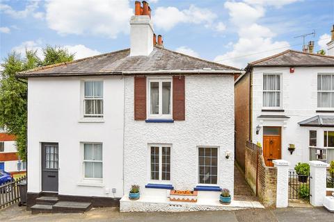 8 Harrow Close, Dorking, RH4 3BB