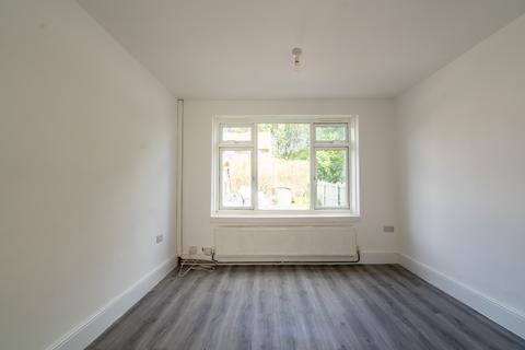 2 bedroom semi-detached house for sale, Swarcliffe Drive, Leeds