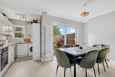 37 Caverleigh Way, Worcester Park, KT4 8DH