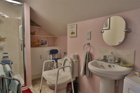 1 bedroom sheltered housing for sale, Shephard Mead, Tewkesbury