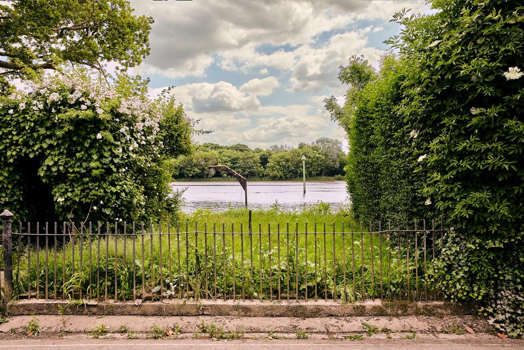 2 V1 A4266 HDR.jpg