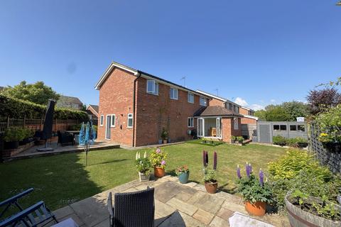 4 bedroom detached house for sale, Kingfisher Road, Buckingham MK18