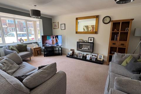 4 bedroom detached house for sale, Kingfisher Road, Buckingham MK18
