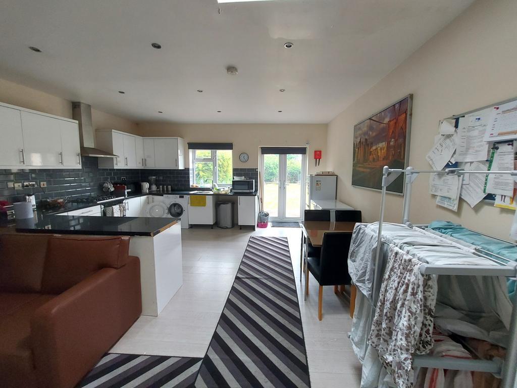 Six Bedroom End Terraced House