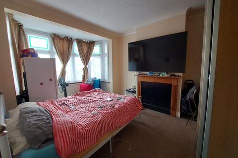 6 bedroom end of terrace house to rent, Chadwell Heath, Essex, RM6 4PR