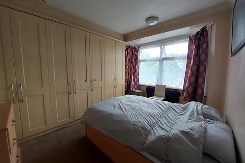 6 bedroom end of terrace house to rent, Chadwell Heath, Essex, RM6 4PR