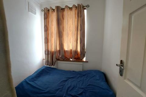 6 bedroom end of terrace house to rent, Chadwell Heath, Essex, RM6 4PR