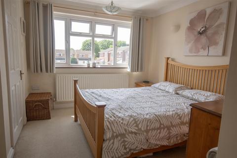 19 Olivers Meadow, Westergate, Chichester, PO20 3YA