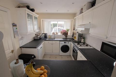 19 Olivers Meadow, Westergate, Chichester, PO20 3YA
