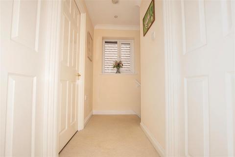 19 Olivers Meadow, Westergate, Chichester, PO20 3YA