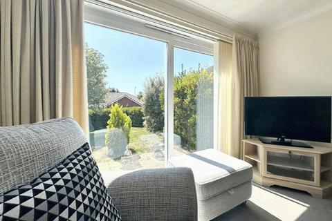 8 Anzac Close, Peacehaven, BN10 7SY