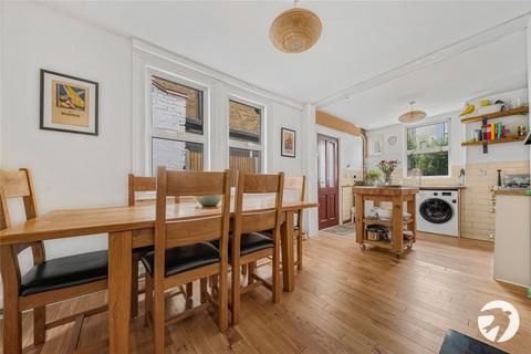 32 Bradgate Road, London, SE6 4TS