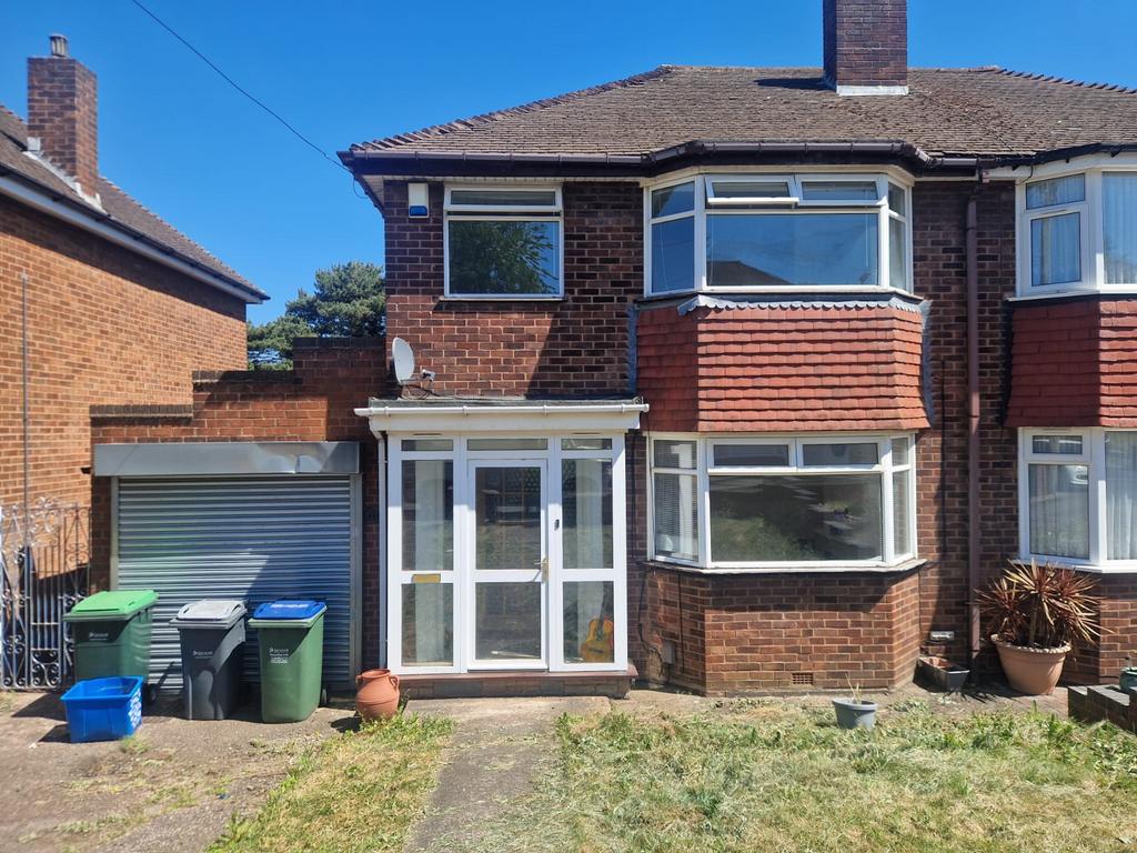 Hillbank, Tividale B69 3 bed semi-detached house - £1,150 pcm (£265 pw)