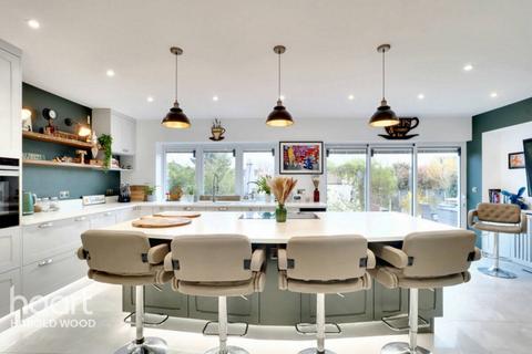 18 Homeway, Romford, RM3 0HD