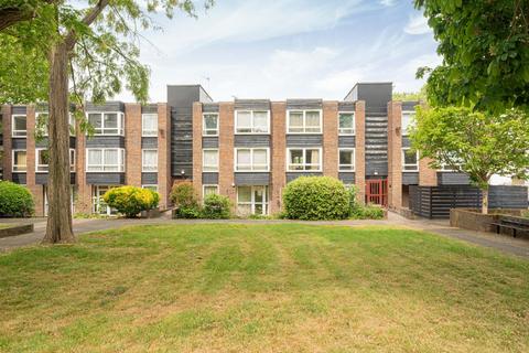 1 bedroom flat for sale, Grove Lane, London, SE5