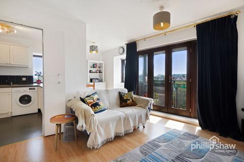 2 bedroom flat for sale, Nash Way, Kenton, HA3