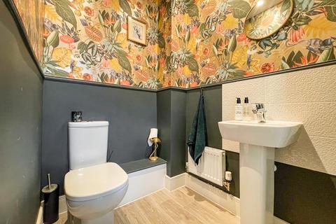 32 Fortuna Road, Blunsdon, Swindon, SN26 7AT