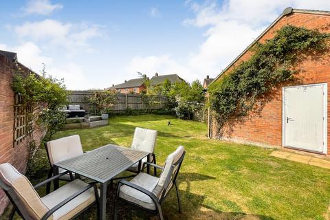 32 Fortuna Road, Blunsdon, Swindon, SN26 7AT