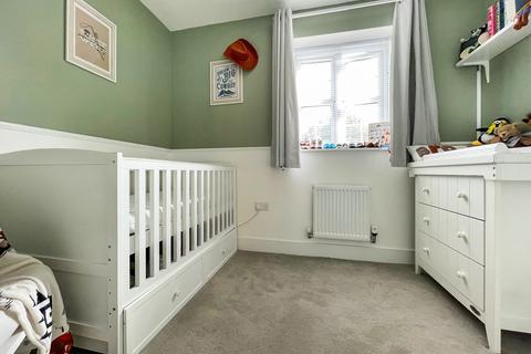 32 Fortuna Road, Blunsdon, Swindon, SN26 7AT
