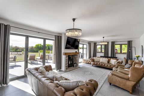 4 bedroom equestrian property for sale, Moat Lane, Wickersley, Rotherham