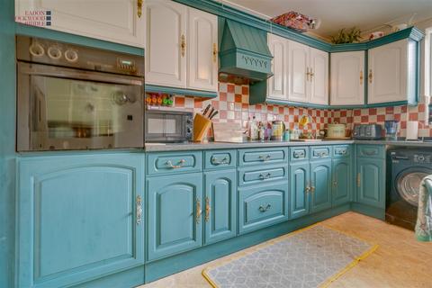 2 Shaw Road, Edlington, Doncaster, DN12 1BG