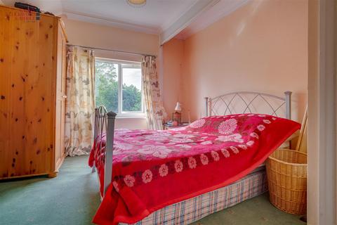 2 Shaw Road, Edlington, Doncaster, DN12 1BG